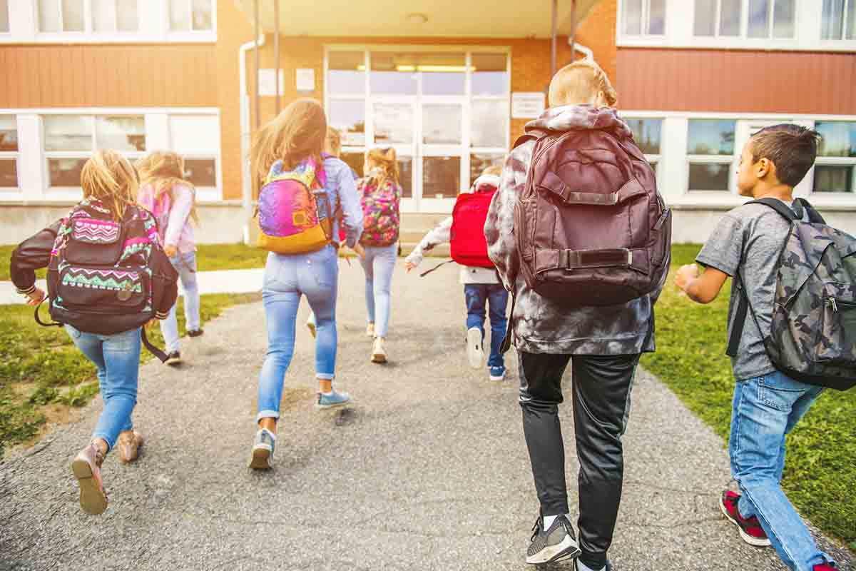 Children 2025 with backpacks